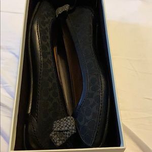 Coach Saundra Flats